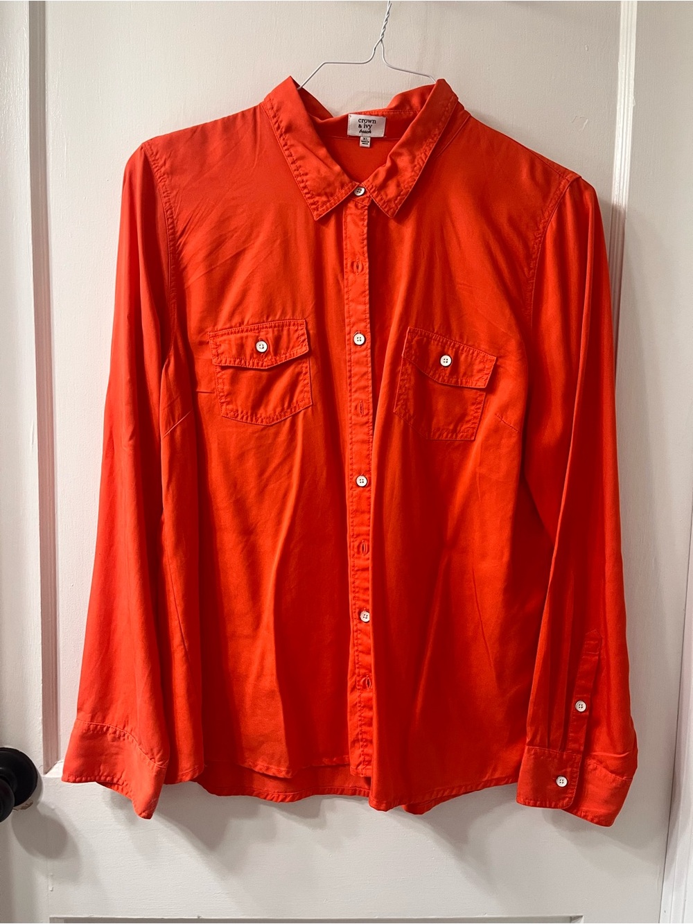 crown & ivy Long-Sleeve Button-Down Shirt in Vibrant Orange